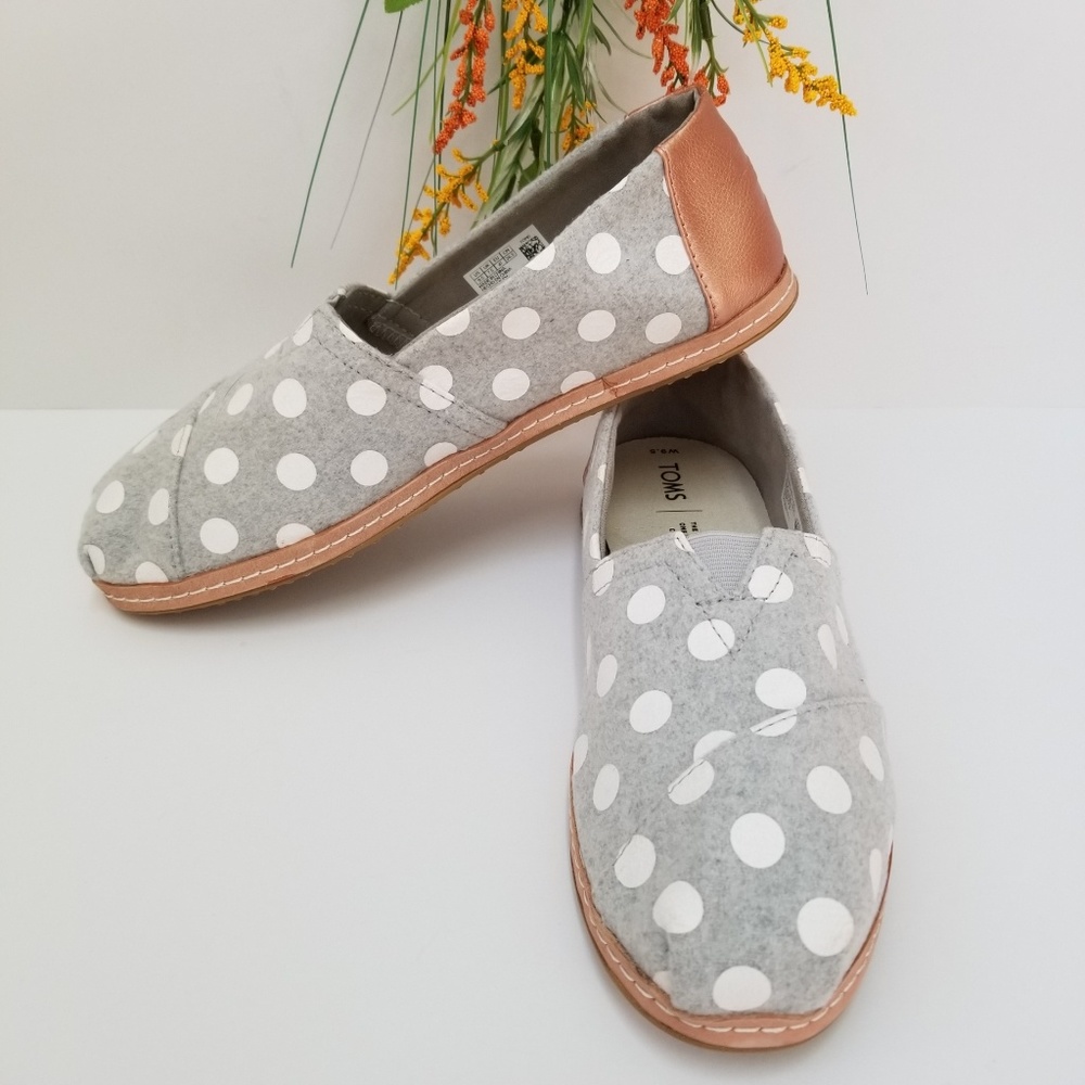 NWOT Unworn TOMS Rosegold Gray White Polka Dots